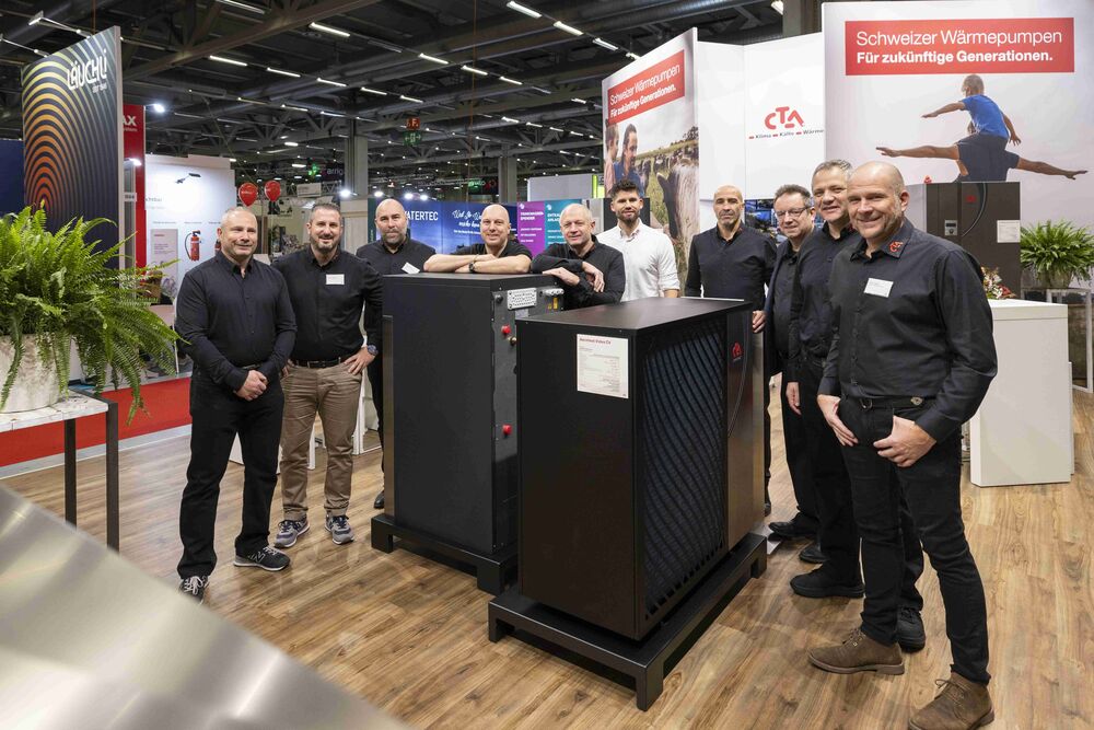 Das CTA-Team am Messestand im November 2025.
